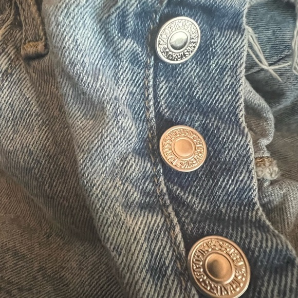 LEVI’S 501 BUTTON FLY RAW HEM LIGHT WASH SHORT JEAN SHORTS 28 - Picture 4 of 8